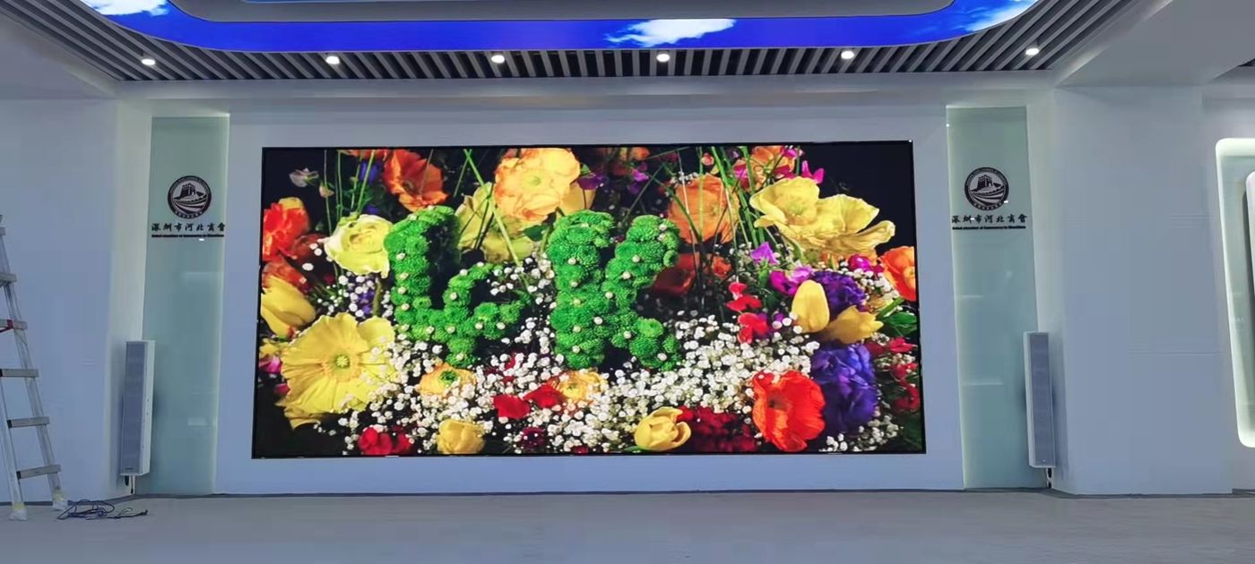 Outdoor & Landmark Displays